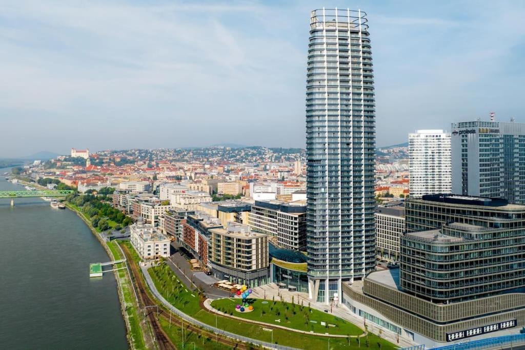 Ferienwohnung The First Skyscraper In Slovakia Pressburg Exterior foto